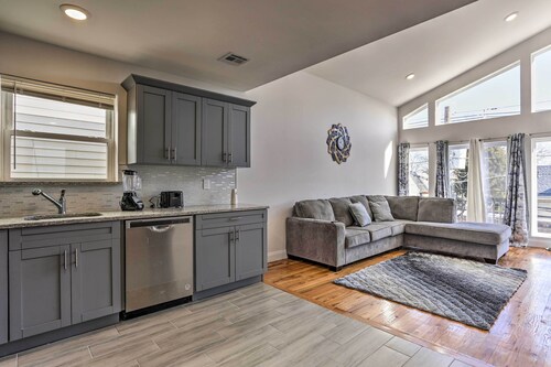 Newark Apartment ~ 5 Mi to Turtle Back Zoo!