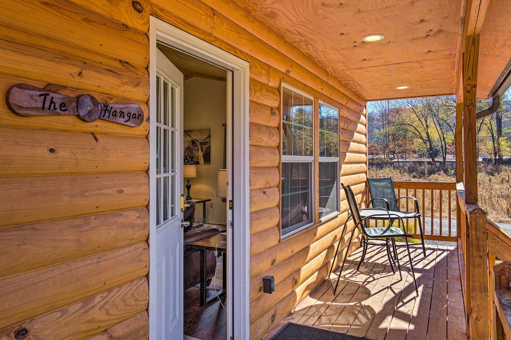 8 Mi to Great Smoky Mtn National Park: Cozy Cabin - Swain County, NC