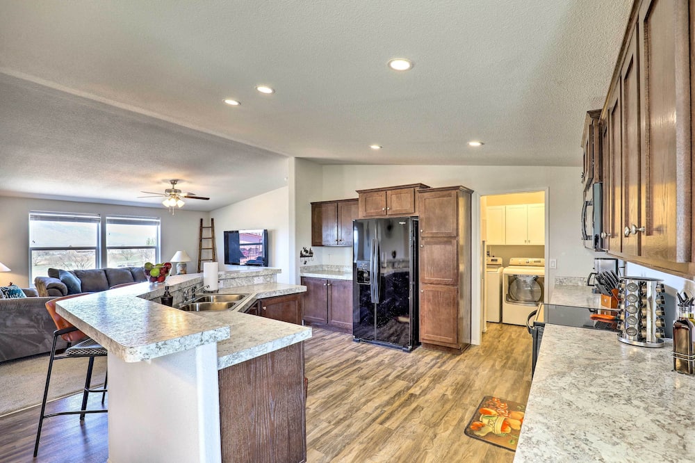 Desert Escape Off I-10 w/ Over 1 Enclosed Acre! - Pomerene, AZ
