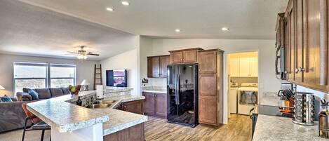 House (3 Bedrooms) | Interior