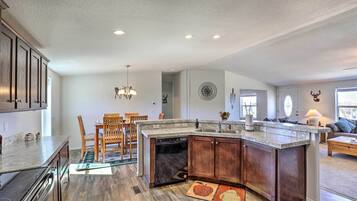 House (3 Bedrooms) | Interior