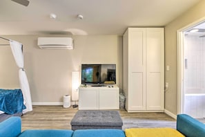 Apartment (0 Bedroom) | Interior - 2 Mi to Asu: Studio w/ Private Hot Tub in Tempe (Tempe)