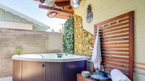 A spa area with a hot tub, wooden bench, and a towel rack. - 2 Mi to Asu: Studio w/ Private Hot Tub in Tempe (Tempe)