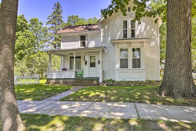 Menomonie Apartment: Walk to Lake Monomin!