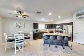 House (3 Bedrooms) | Interior