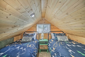 House (2 Bedrooms) | Interior - 'wandering Elk' Cabin Retreat w/ Golf Access! (Packwood)