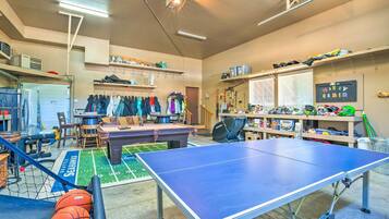 House (5 Bedrooms) | Interior