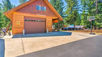 House (5 Bedrooms) | Interior