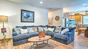 House (5 Bedrooms) | Interior