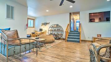 House (5 Bedrooms) | Interior