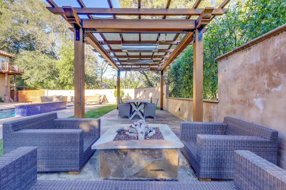 Santa Rosa Home w/ Private Pool & Tennis Court - Santa Rosa, CA