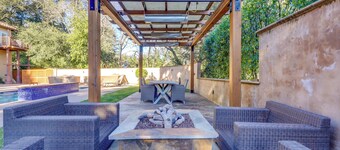 Santa Rosa Home w/ Private Pool & Tennis Court