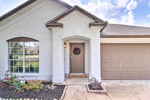 House (3 Bedrooms) | Interior - Modern Pflugerville Getaway w/ Private Pool! (Pflugerville)