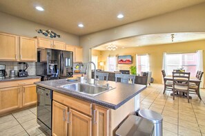 House (3 Bedrooms) | Interior