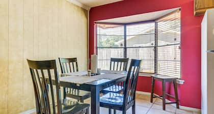 Family-friendly Mobile Retreat w/ Spacious Yard!