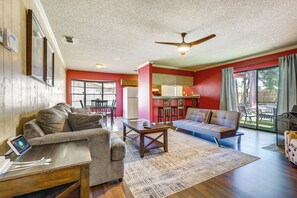 Interior - Family-friendly Mobile Retreat w/ Spacious Yard! (Mobile)