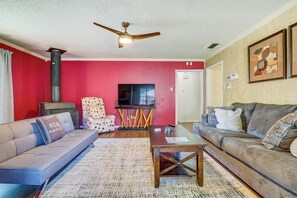 House (3 Bedrooms) | Interior - Family-friendly Mobile Retreat w/ Spacious Yard! (Mobile)