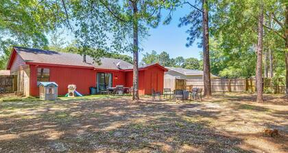 Family-friendly Mobile Retreat w/ Spacious Yard!