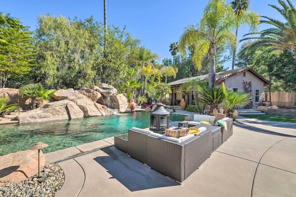 حمّام سباحة خارجي