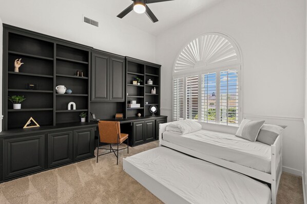 House (5 Bedrooms) | Interior