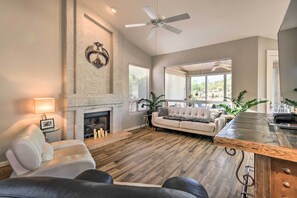 TV, fireplace, DVD player, iPod dock - Gold Canyon Getaway w/ Golf + Community Perks (Gold Canyon)