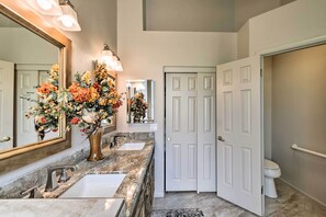 Shower - Gold Canyon Getaway w/ Golf + Community Perks (Gold Canyon)