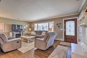 House (3 Bedrooms) | Interior