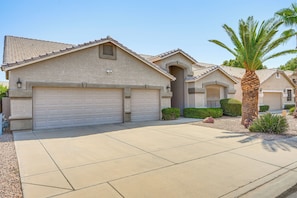 House (3 Bedrooms) | Interior - Private Pool & Patio: Family Retreat in Mesa (Mesa)