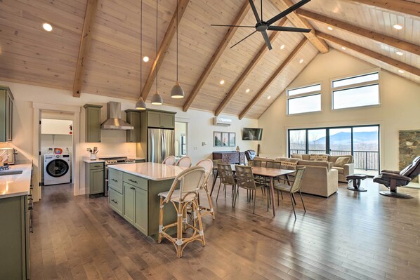 Interior - Secluded Kingfield Abode w/ Idyllic Mtn Views (Kingfield)