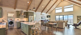 Secluded Kingfield Abode w/ Idyllic Mtn Views