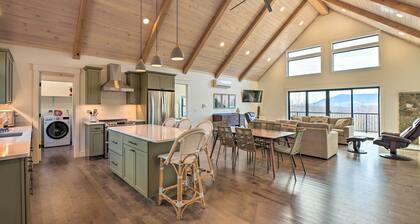 Secluded Kingfield Abode w/ Idyllic Mtn Views