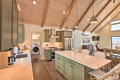 Secluded Kingfield Abode w/ Idyllic Mtn Views