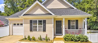 Welcoming Abode w/ Yard ~ 1 Mi to Dtwn Apex!