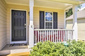 Interior - Welcoming Abode w/ Yard ~ 1 Mi to Dtwn Apex! (Apex)