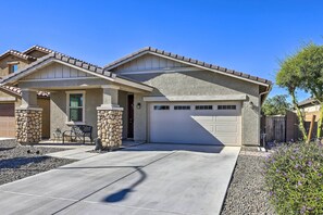 Exterior - Glendale Retreat: Walk to State Farm Stadium! (Glendale)