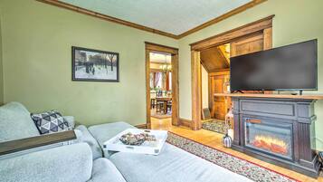 TV, fireplace, video game console, iPod dock