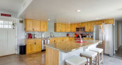 2 Mi to Lake Havasu State Park: Home w/ Pool!