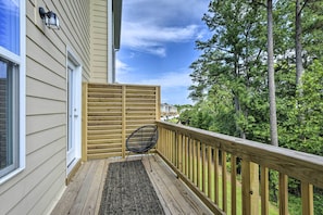 Apartment (2 Bedrooms) | Interior - Tasteful Durham Townhome - 6 Mi to Downtown! (Durham)