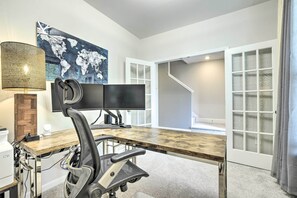 Apartment (2 Bedrooms) | Interior - Tasteful Durham Townhome - 6 Mi to Downtown! (Durham)