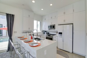 House (3 Bedrooms) | Interior - Modern Oasis w/ Mtn-view Pool Deck - Walk Downtown (Palm Springs)