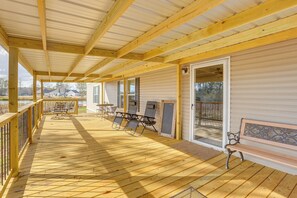 Interior - Lakefront Wetumpka Escape w/ Furnished Deck! (Wetumpka)