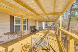 Interior - Lakefront Wetumpka Escape w/ Furnished Deck! (Wetumpka)