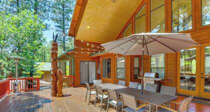 Hot Tub & Game Room: All-season Pinetop Cabin