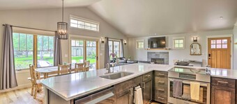 Pet-friendly Sisters Home: Hike, Bike & Ski!