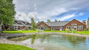 Unclassified image, 4 of 35, button - Pet-friendly Sisters Home: Hike, Bike & Ski! (Sisters)