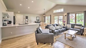 Unclassified image, 5 of 35, button - Pet-friendly Sisters Home: Hike, Bike & Ski! (Sisters)