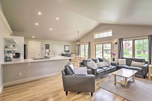 Fireplace - Pet-friendly Sisters Home: Hike, Bike & Ski! (Sisters)