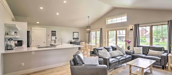 Pet-friendly Sisters Home: Hike, Bike & Ski!