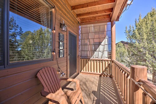 Near Lake & Trails: Show Low Condo w/ Grill!