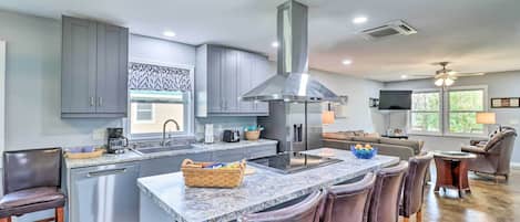 House (3 Bedrooms) | Interior